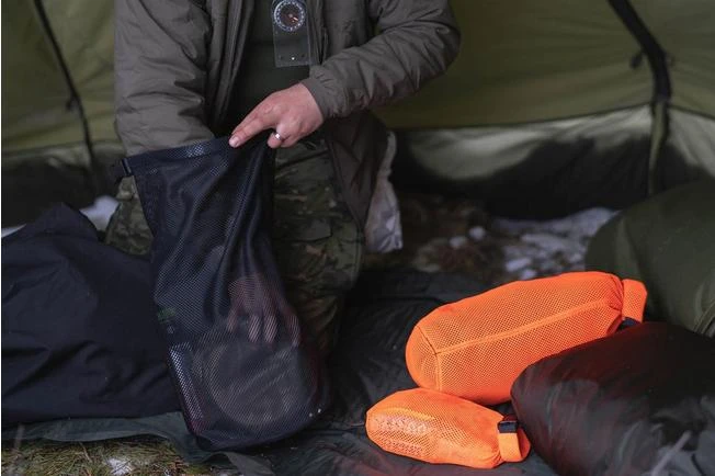 Savotta Rolltop Mesh Stuff Sack 20 L Green 6 Savotta Rolltop Mesh Stuff Sack 20 L Green - Image 6